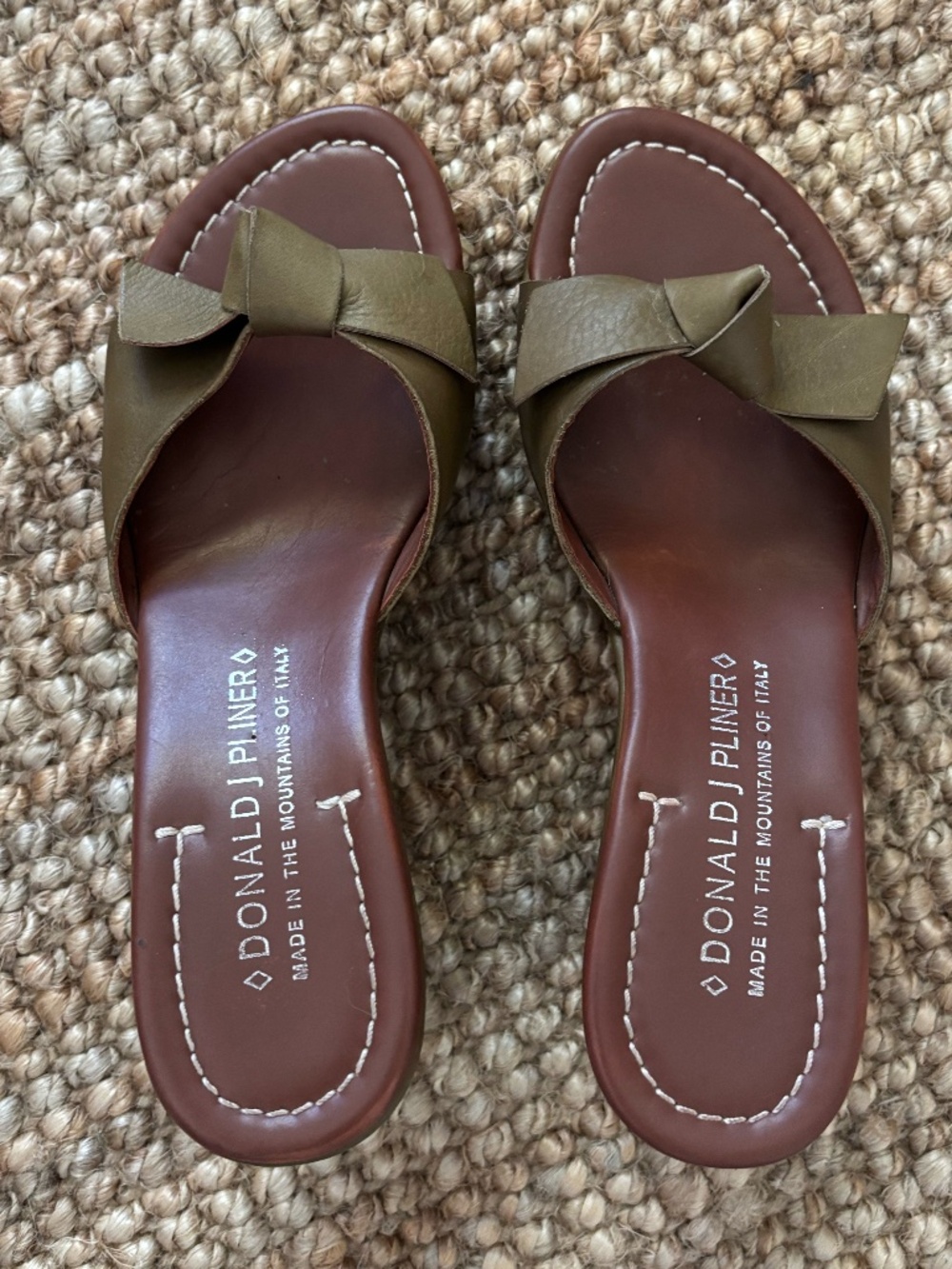 Vintage Italian Donald J Pliner Olive Green Leather Twist Slide Sandals size 6M
